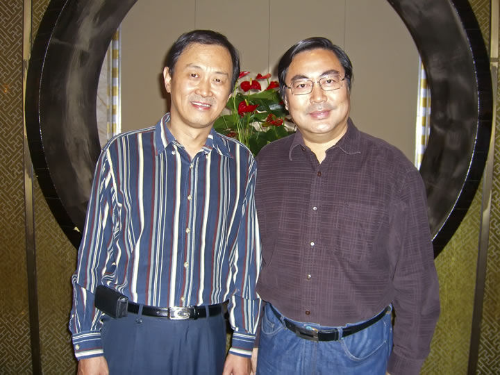 平安俊与中国音协分党组成员、副秘书长、《歌曲》杂志副主编田晓耕合影